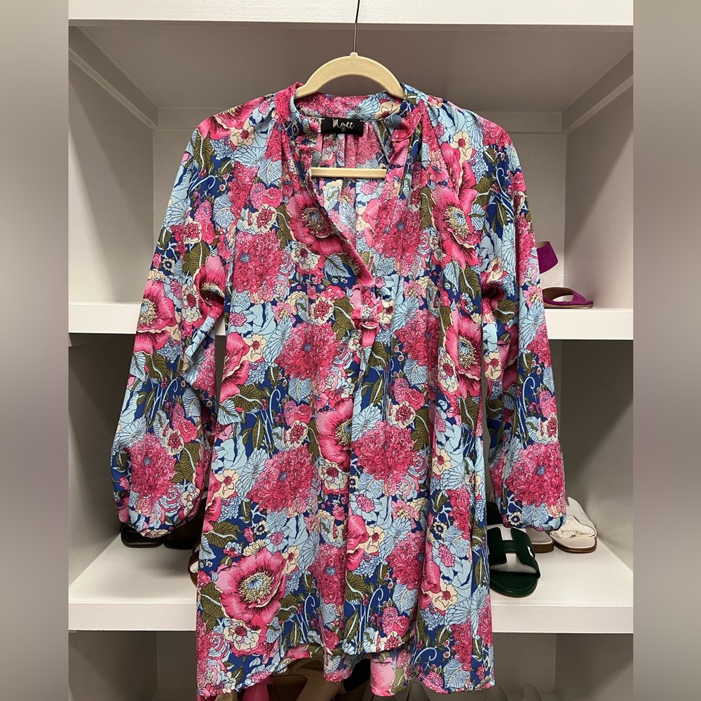 Floral tunic blouse with pockets! Perfect for spring!